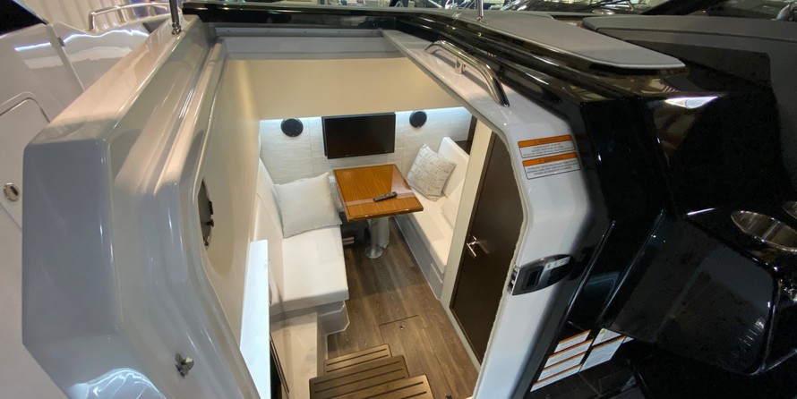 Cruisers Yachts Intercruiser 34