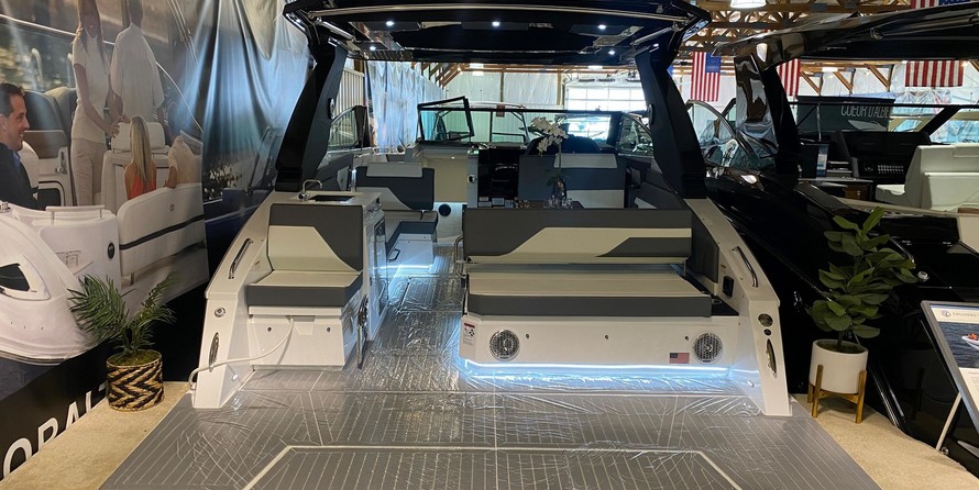 Cruisers Yachts Intercruiser 34