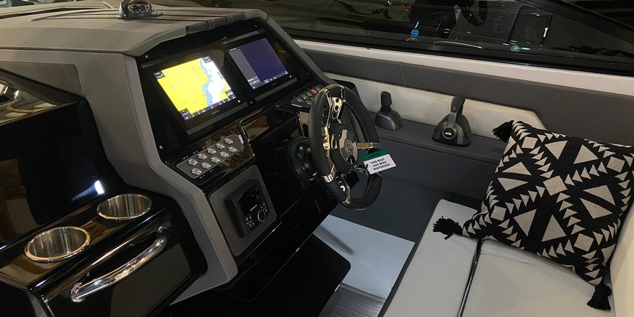 Cruisers Yachts Intercruiser 34