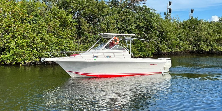 Pro-line 2950 mid cabin