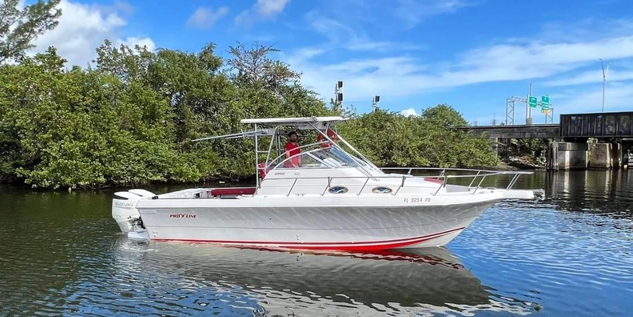 Pro-line 2950 mid cabin