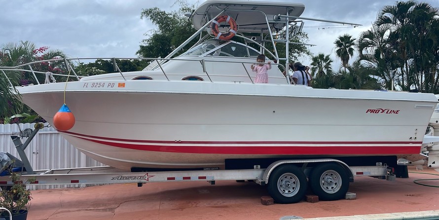 Pro-line 2950 mid cabin