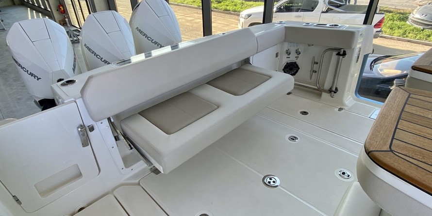 Boston Whaler 360 Outrage