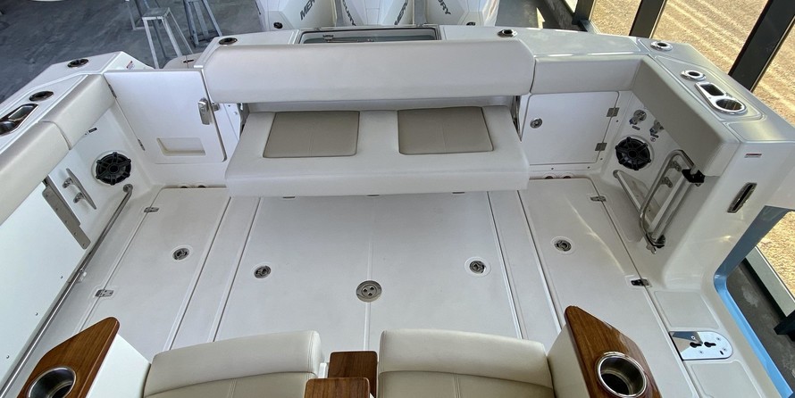 Boston Whaler 360 Outrage