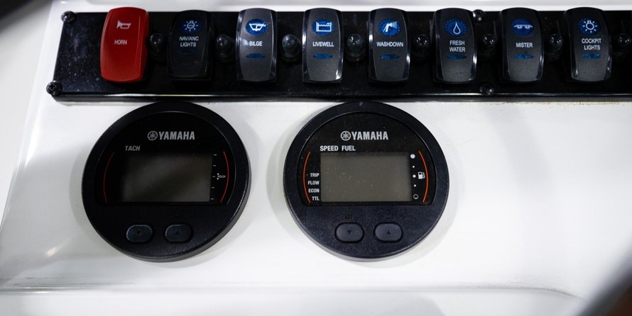 Sea Ray hunt ultra 211