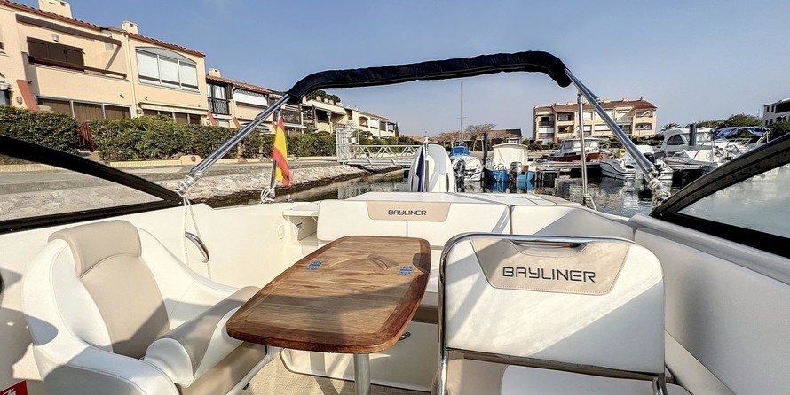 Bayliner VR5 Cuddy