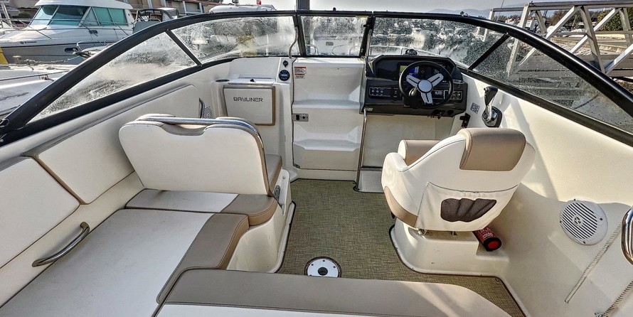 Bayliner VR5 Cuddy