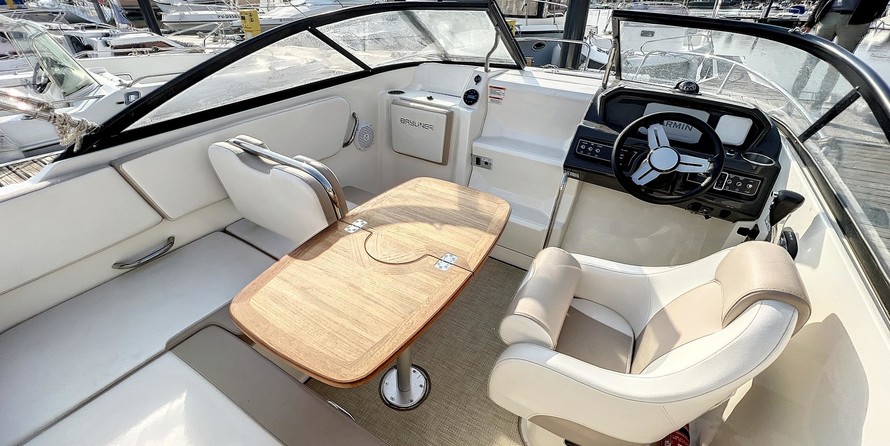 Bayliner VR5 Cuddy