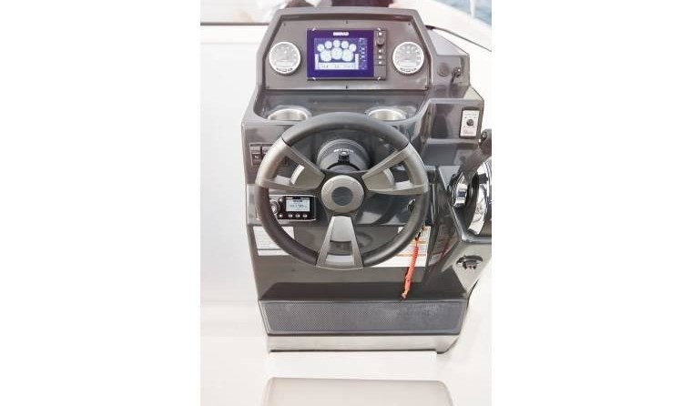 Quicksilver Activ 675 Open