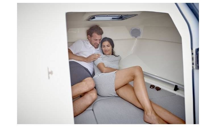 Quicksilver Activ 555 Cabin