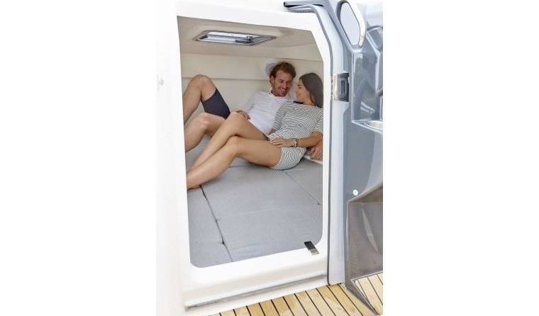 Quicksilver Activ 555 Cabin