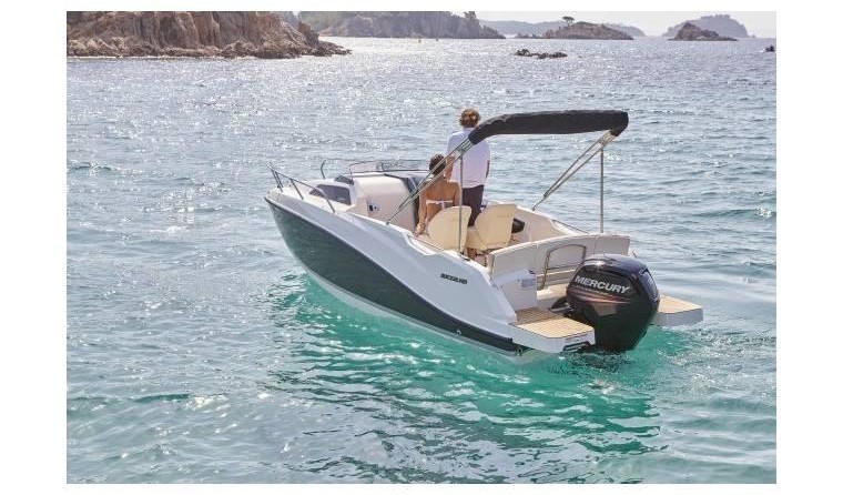 Quicksilver Activ 555 Cabin