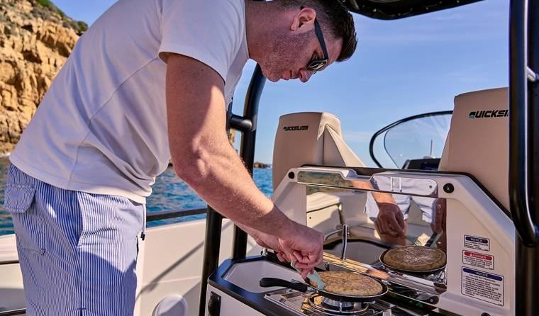 Quicksilver Activ 805 Open