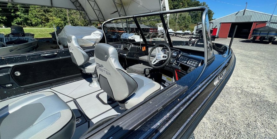 Skeeter WX2200 - Stock