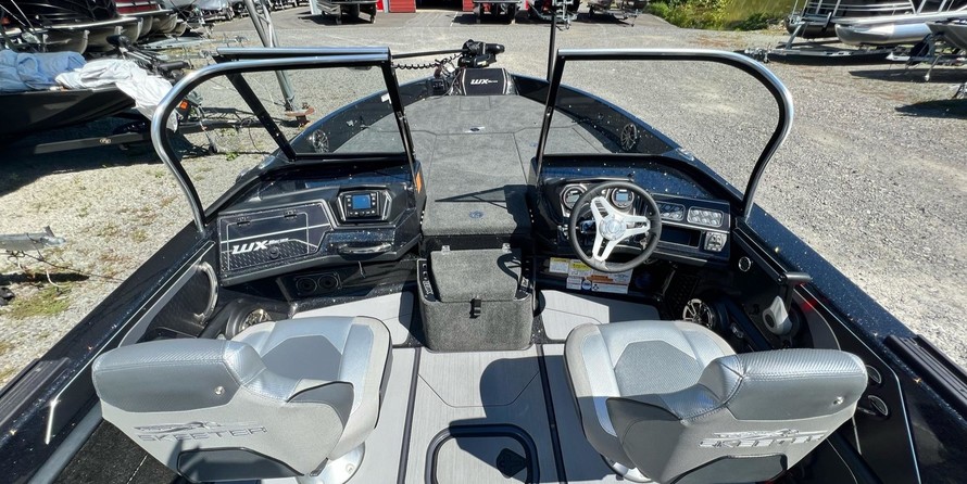 Skeeter WX2200 - Stock