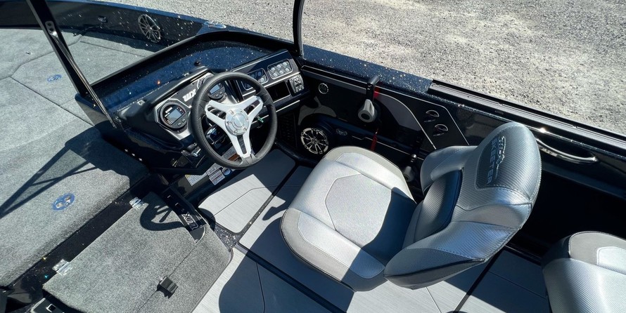 Skeeter WX2200 - Stock