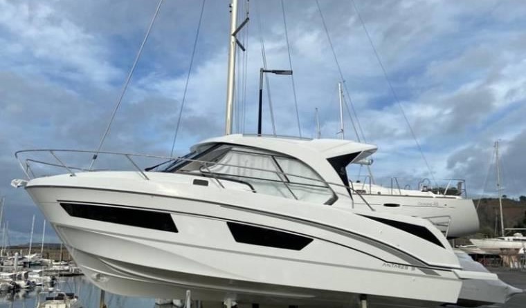 Beneteau Antares 9 OB
