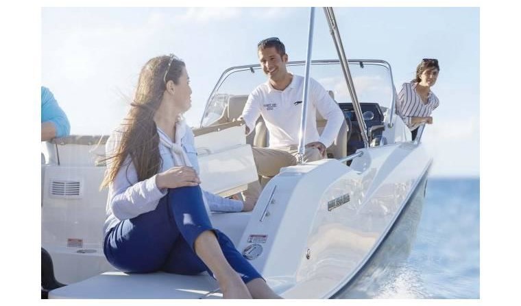 Quicksilver Activ 675 Sundeck