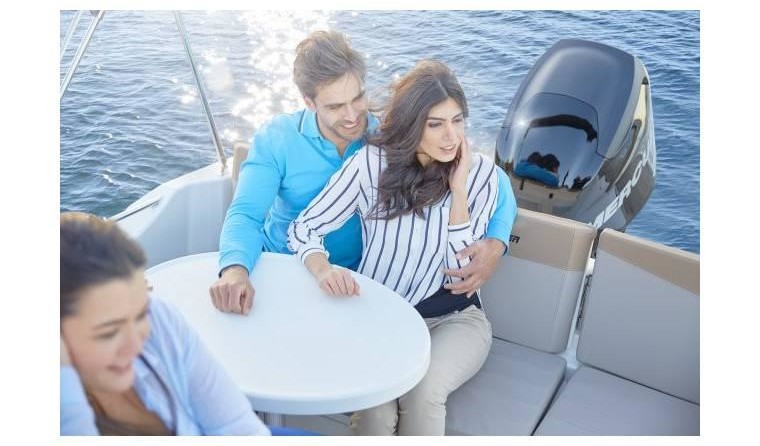 Quicksilver Activ 675 Sundeck