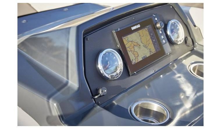 Quicksilver Activ 675 Sundeck