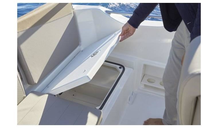 Quicksilver Activ 675 Sundeck