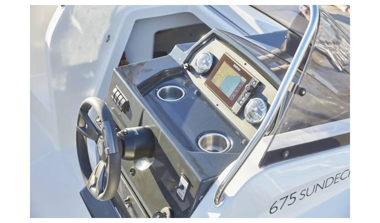 Quicksilver Activ 675 Sundeck