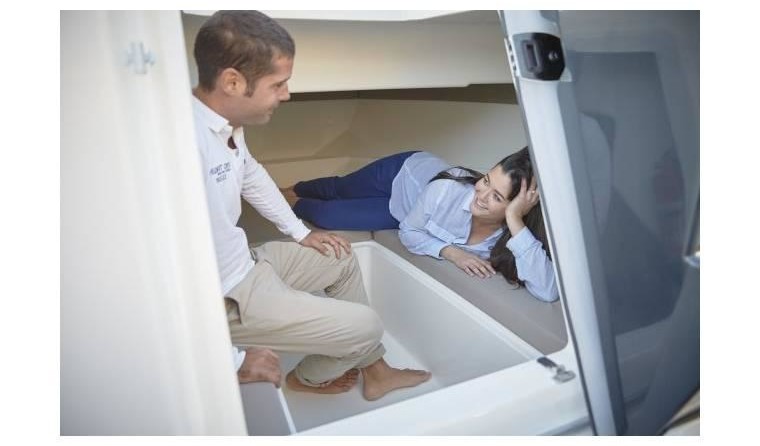 Quicksilver Activ 675 Sundeck