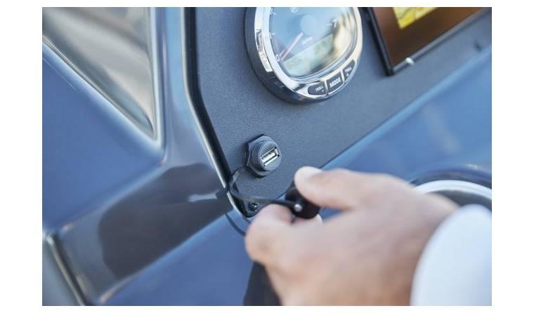 Quicksilver Activ 675 Sundeck