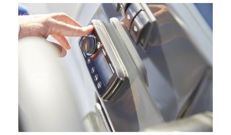 Quicksilver Activ 675 Sundeck