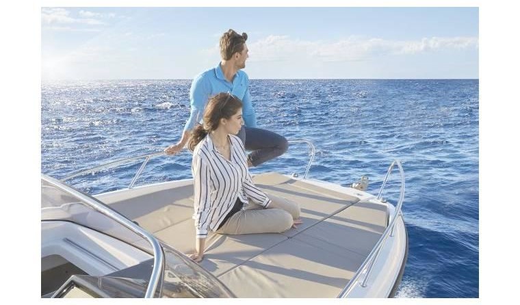 Quicksilver Activ 675 Sundeck