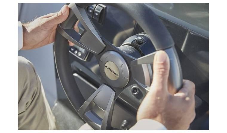 Quicksilver Activ 675 Sundeck