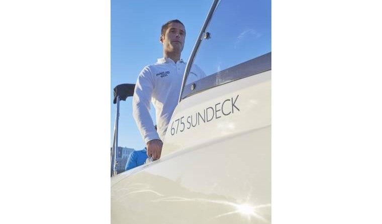 Quicksilver Activ 675 Sundeck