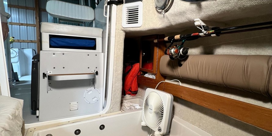 Glacier bay isle runner blue hull 2670