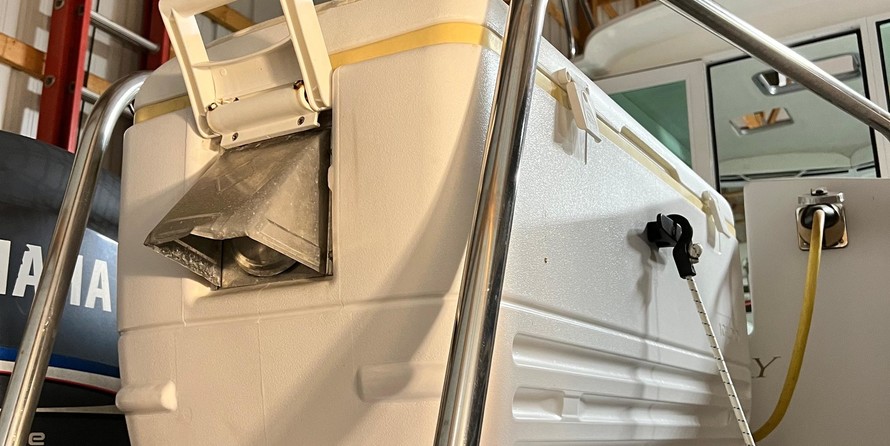 Glacier bay isle runner blue hull 2670