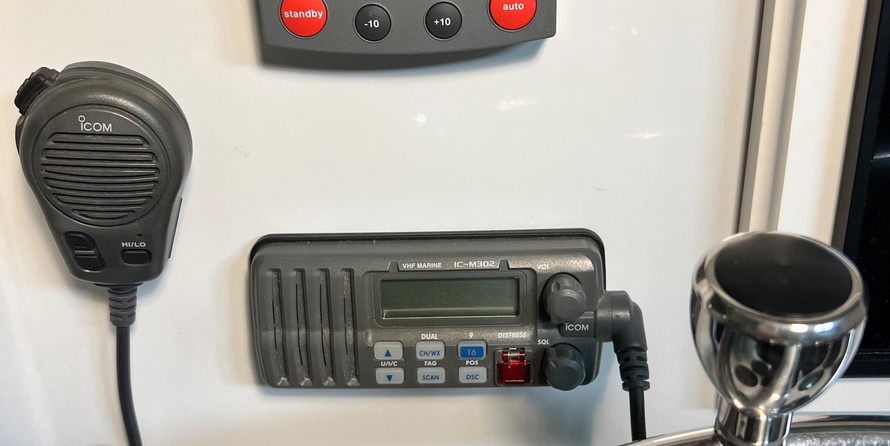 Glacier bay isle runner blue hull 2670