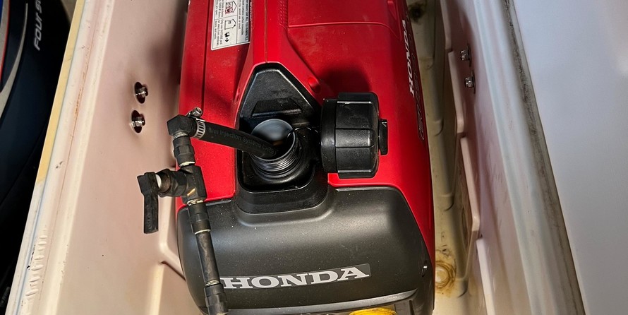 Glacier bay isle runner blue hull 2670