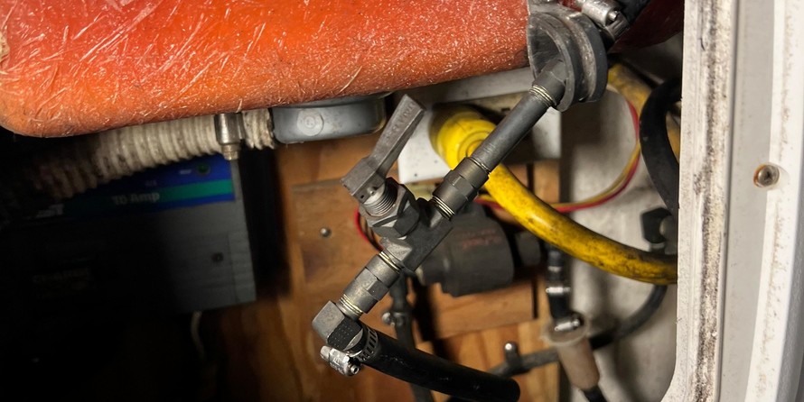 Glacier bay isle runner blue hull 2670