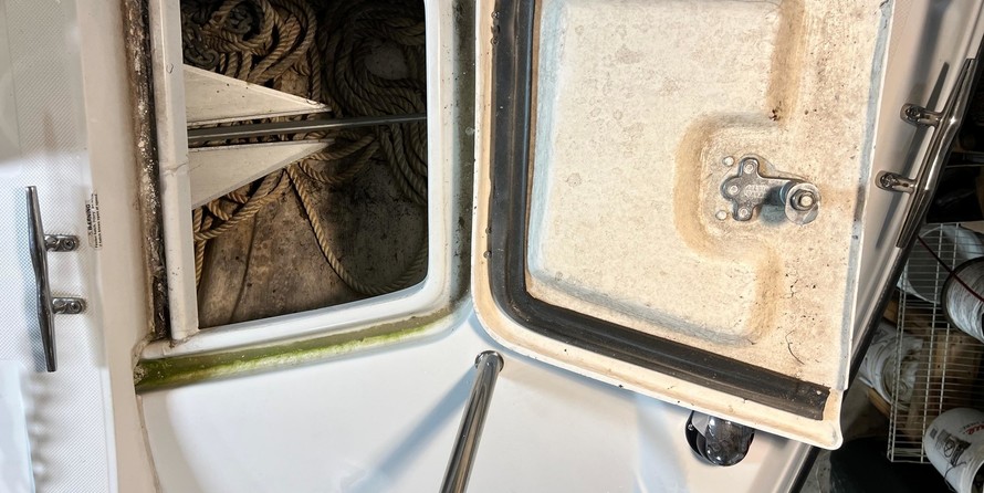 Glacier bay isle runner blue hull 2670