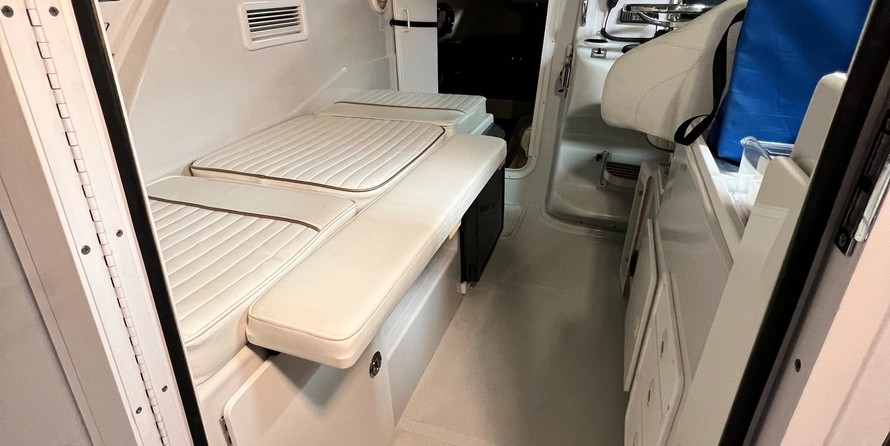 Glacier bay isle runner blue hull 2670