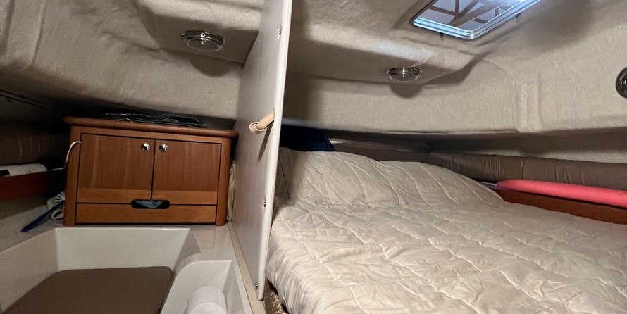 Glacier bay isle runner blue hull 2670