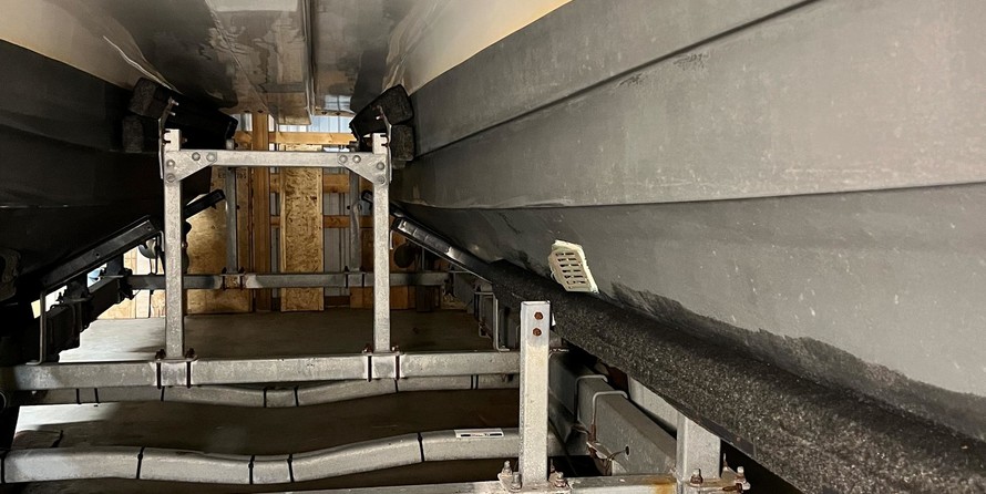 Glacier bay isle runner blue hull 2670