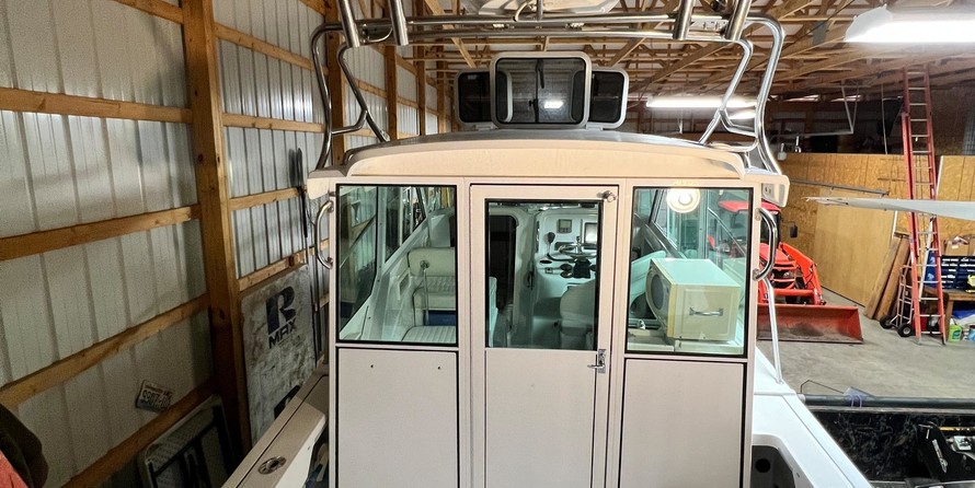 Glacier bay isle runner blue hull 2670