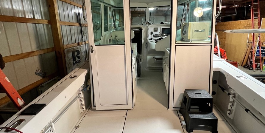 Glacier bay isle runner blue hull 2670