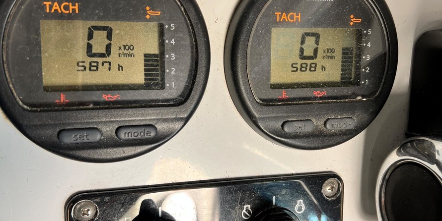 Glacier bay isle runner blue hull 2670