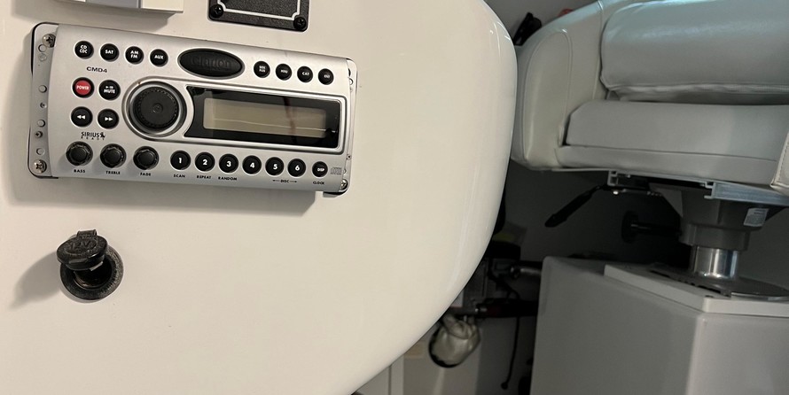 Glacier bay isle runner blue hull 2670