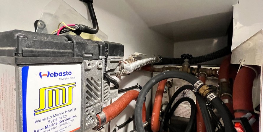 Glacier bay isle runner blue hull 2670