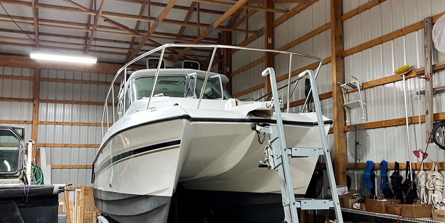 Glacier bay isle runner blue hull 2670