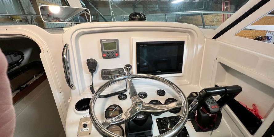 Glacier bay isle runner blue hull 2670