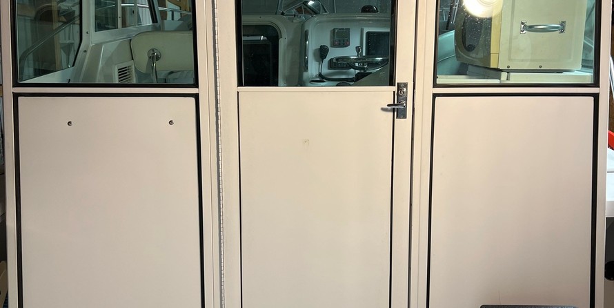 Glacier bay isle runner blue hull 2670