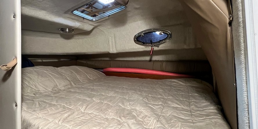 Glacier bay isle runner blue hull 2670